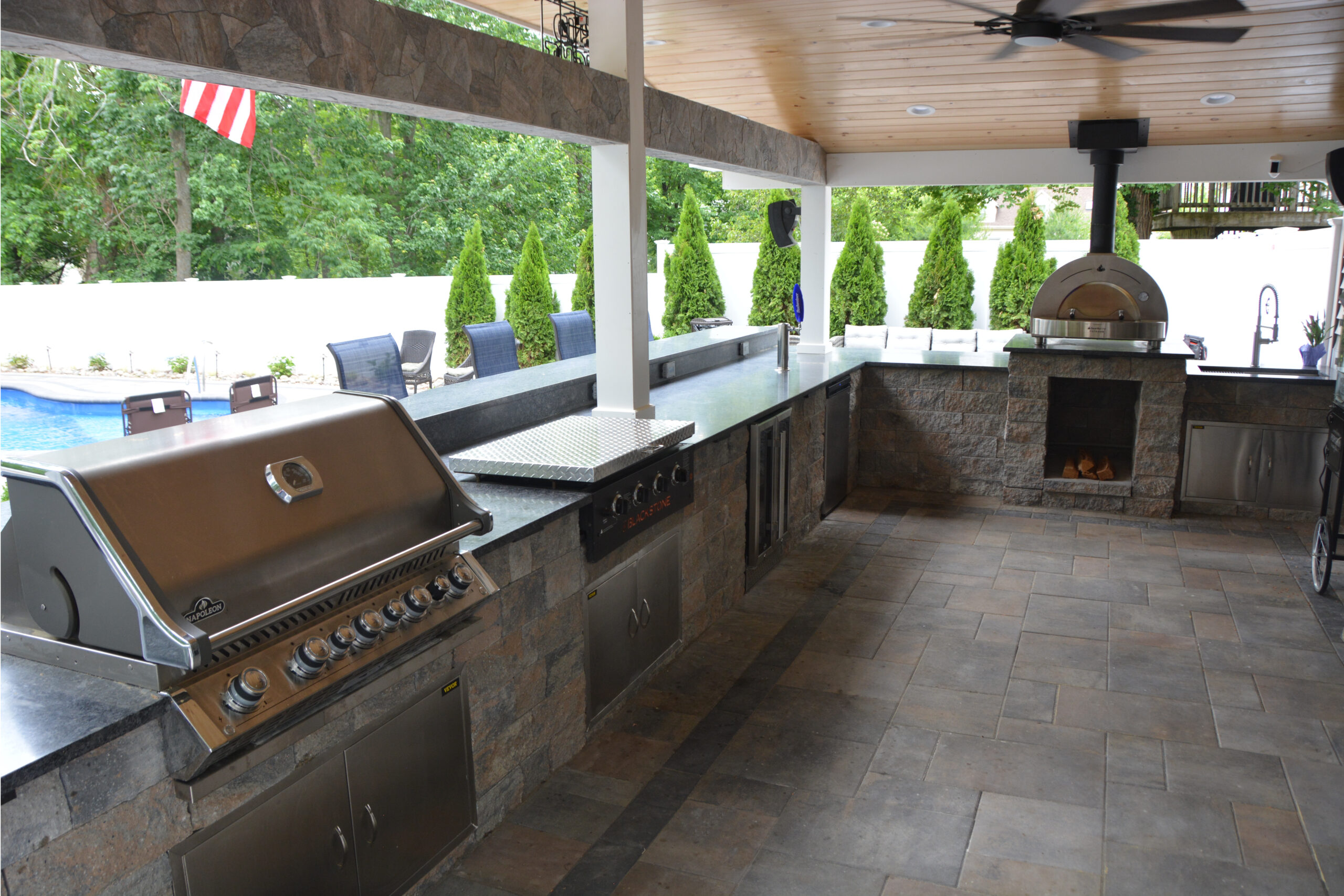 Outdoor Kitchen Installer